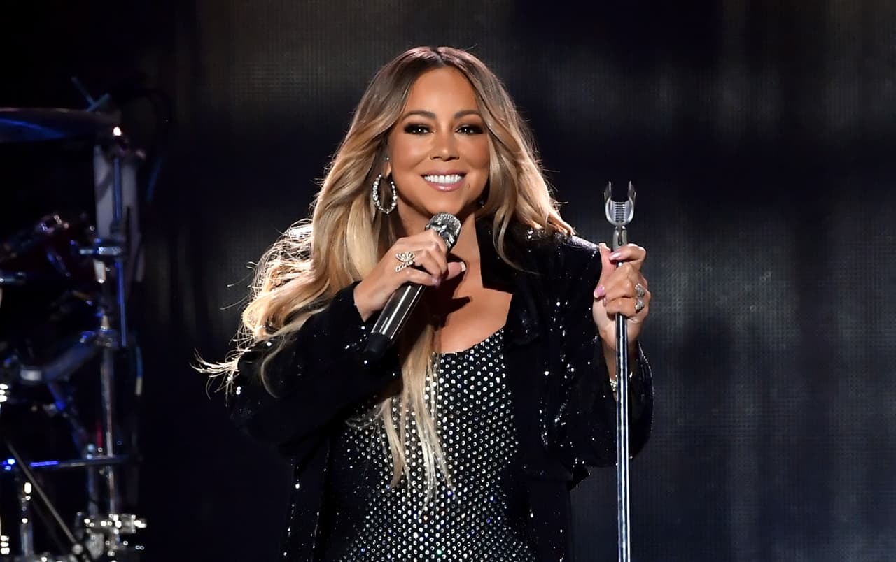 En el 2008, Mariah Carey visitó el programa de Ellen DeGeneres con un secreto bien guardado: estaba embarazada. La comediante "obligó" con una broma a que la cantante revelara que está esperando un bebé, sin embargo, este se volvió un recuerdo muy triste e incómodo para la intérprete pues semanas después perdió al hijo que esperaba con su entonces pareja, Nick Cannon.
<br>
<br>"Nos tomó por sorpresa y nos llevó a la más absoluta oscuridad y sufrimiento. Cuando eso pasó, yo no era capaz ni de hablar con nadie de ello".