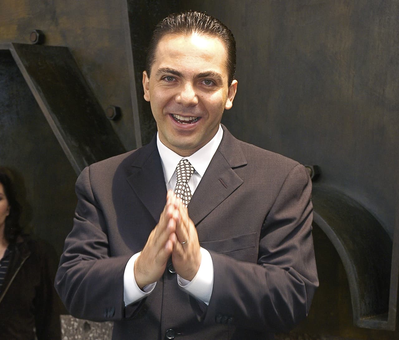 Cristian Castro dice que no ve a sus divorcios como fracasos amorosos