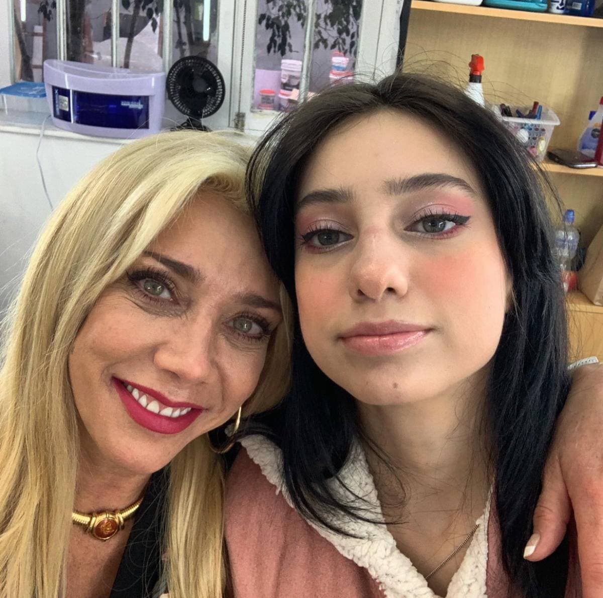 Cynthia Klitbo sale a defender a su hija de los ‘haters’