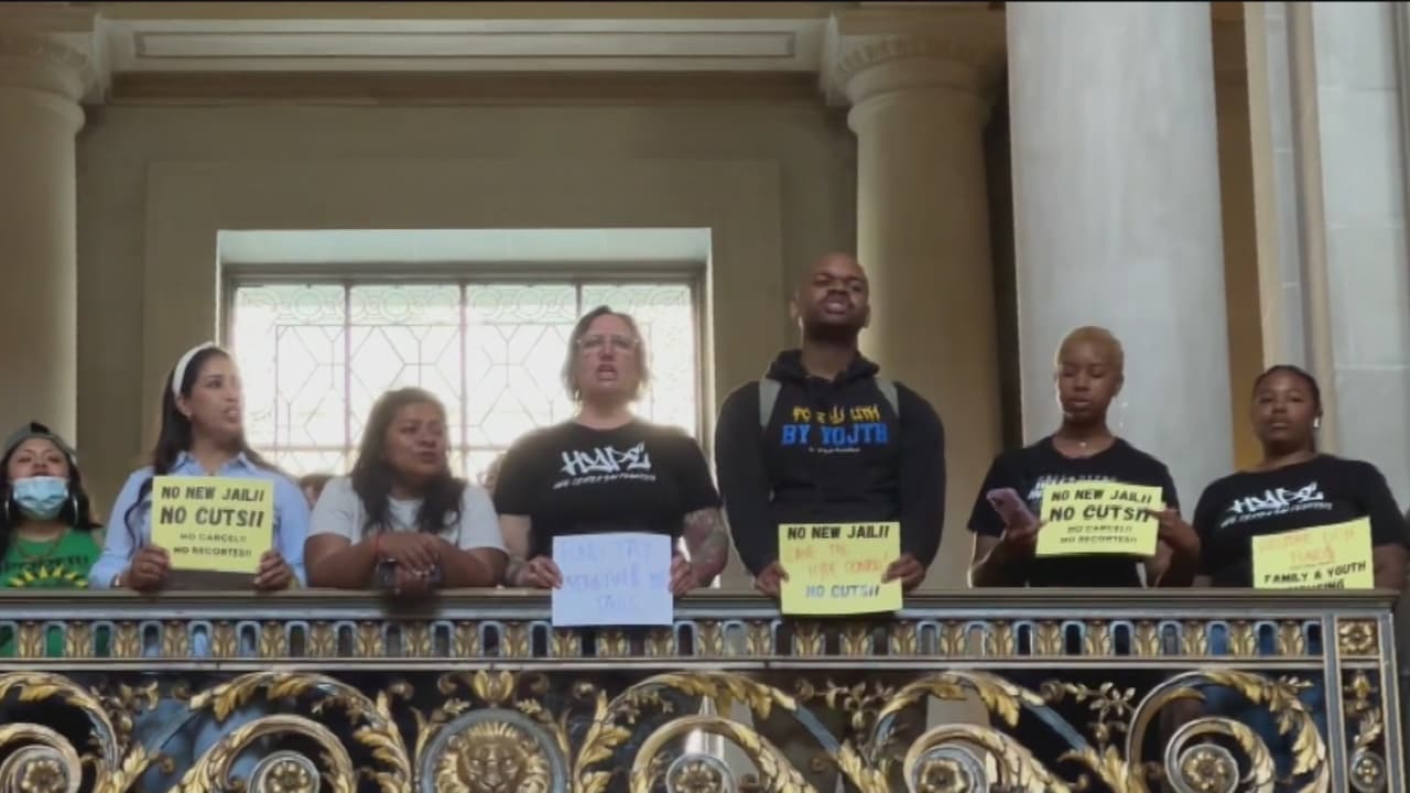 “No estamos pidiendo caridad”: protestan por recortes propuestos en el presupuesto de San Francisco