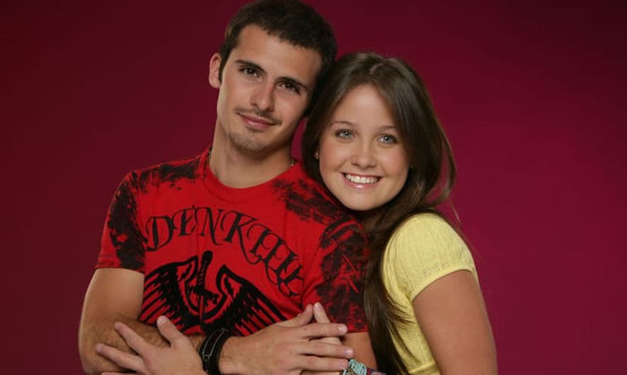 En esta foto Natasha está junto a Imanol Landeta en "Juro Que Te Amo", cuyo primer capítulo del melodrama inició transmisiones en México a través de Televisa en octubre de 2008.