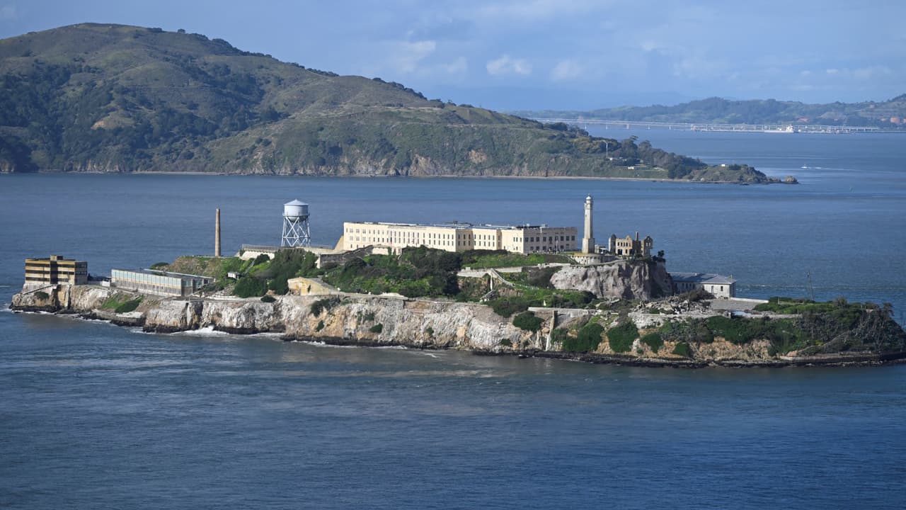 Trump ordena reabrir la cárcel Alcatraz, clausurada en 1963: busca albergar ahí a criminales "despiadados"