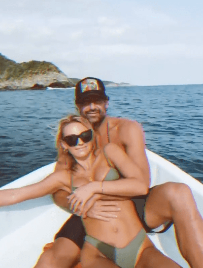 Desde principios del 2020, decidieron vivir juntos y, con la pandemia, decidieron alejarse de la ciudad y estar en confinamiento en la casa que él tiene en Acapulco, donde pudieron disfrutarse más como pareja.