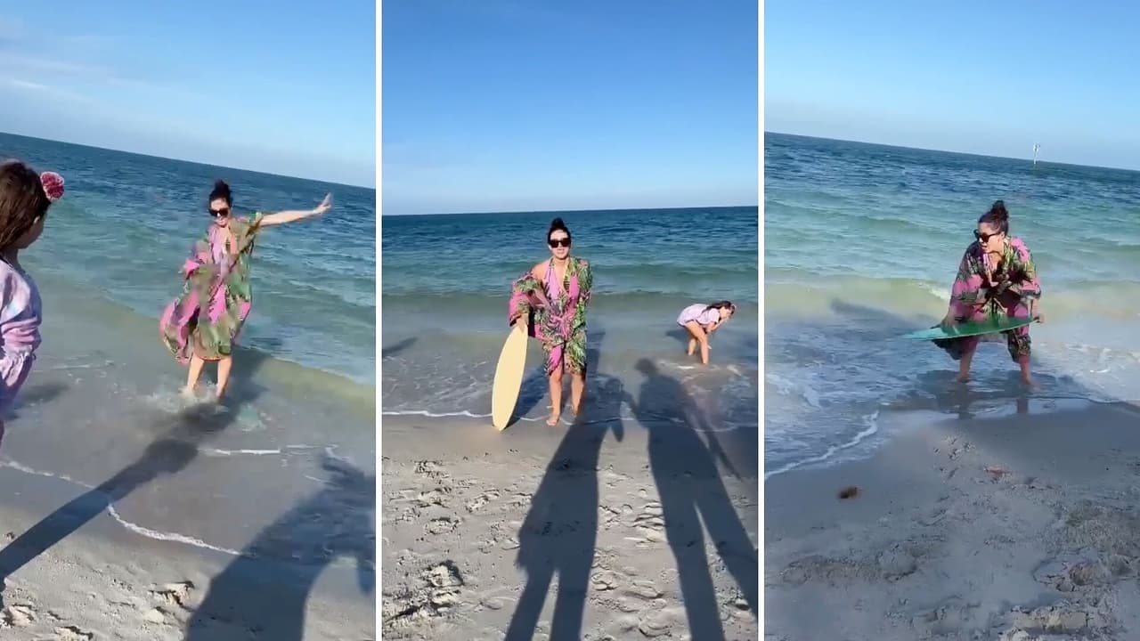 Hijas de Jacky Bracamontes le enseñan a surfear a su mamá
