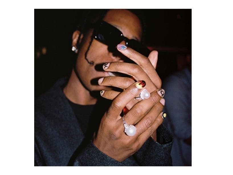 A$AP Rocky también podría ser uno de los chicos que Rosalía admira por su manicure.