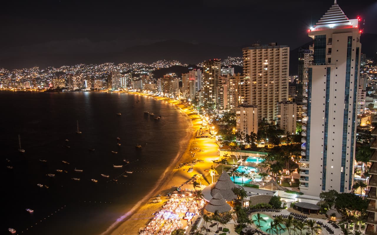 Si buscas antros y restaurantes abiertos para pasar la Navidad, la opción es Acapulco, Guerrero