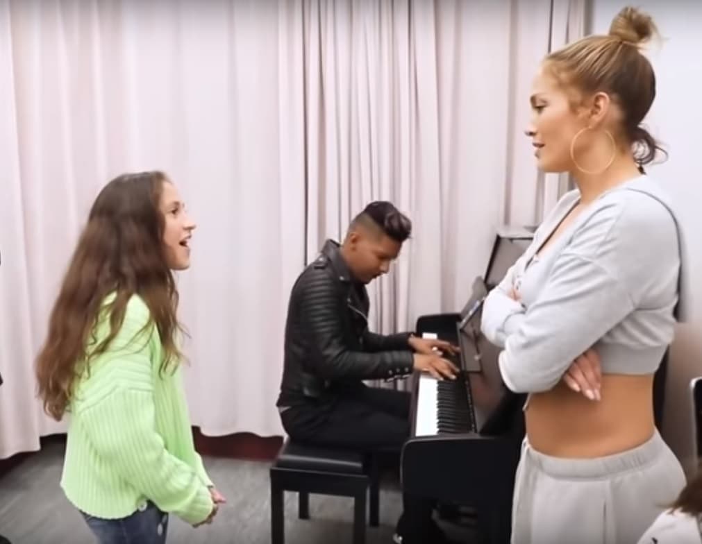 En más de una ocasión, ha presumido el talento de su hija Emme de 11 años, quien ha interpretado algunas canciones con ella
