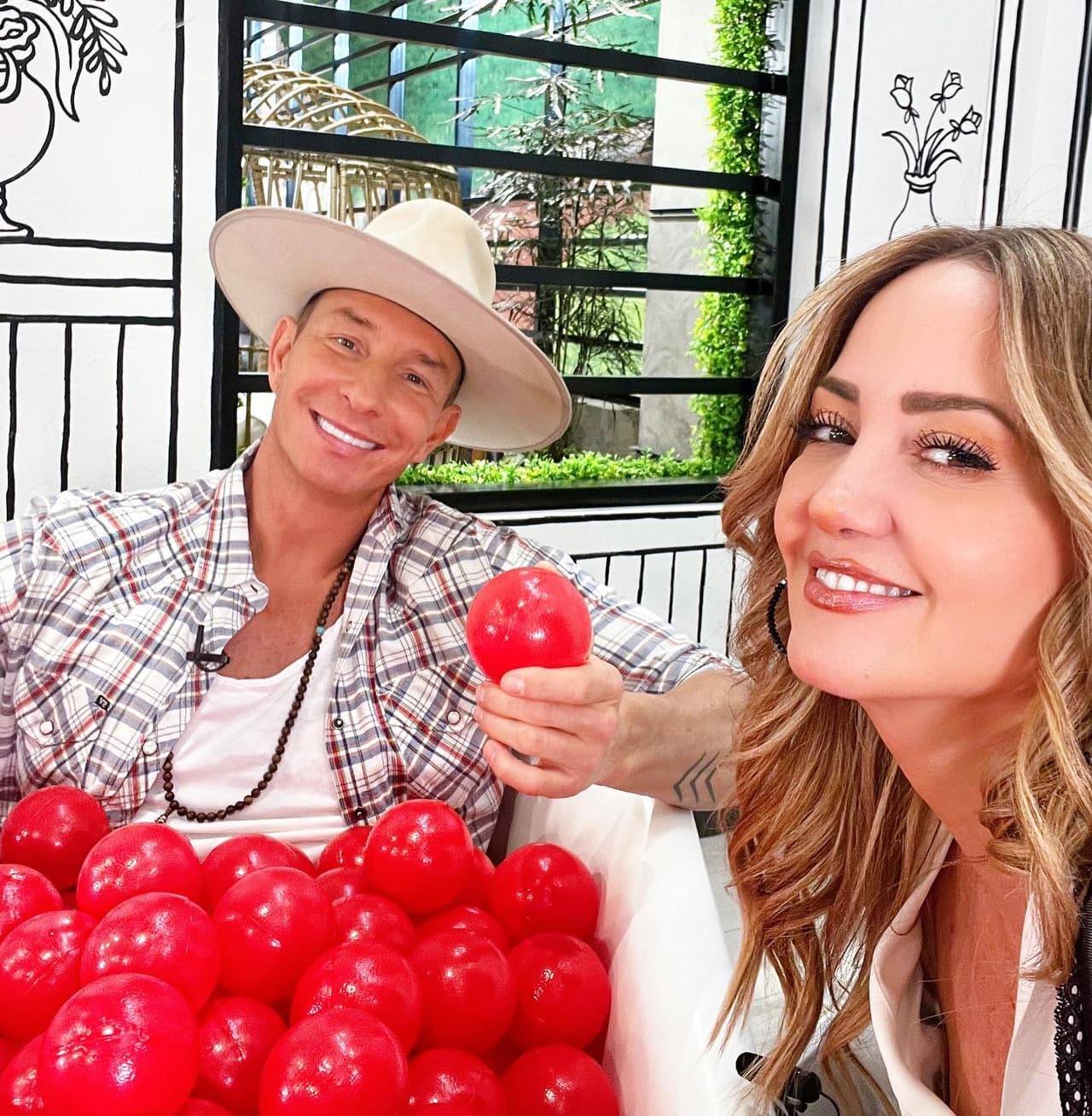 Andrea Legarreta y Erik Rubín se conmueven al hablar de su amor en Hoy