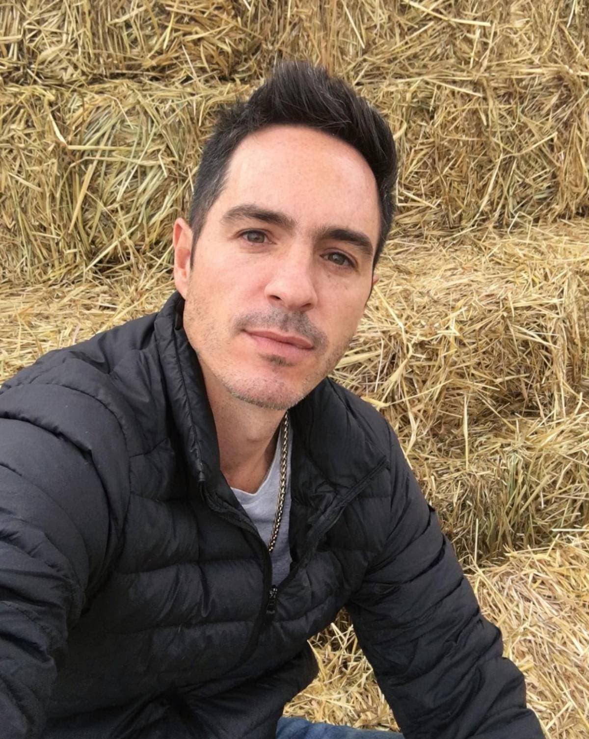 Mauricio Ochmann recuerda a su padre adoptivo a un año de su muerte