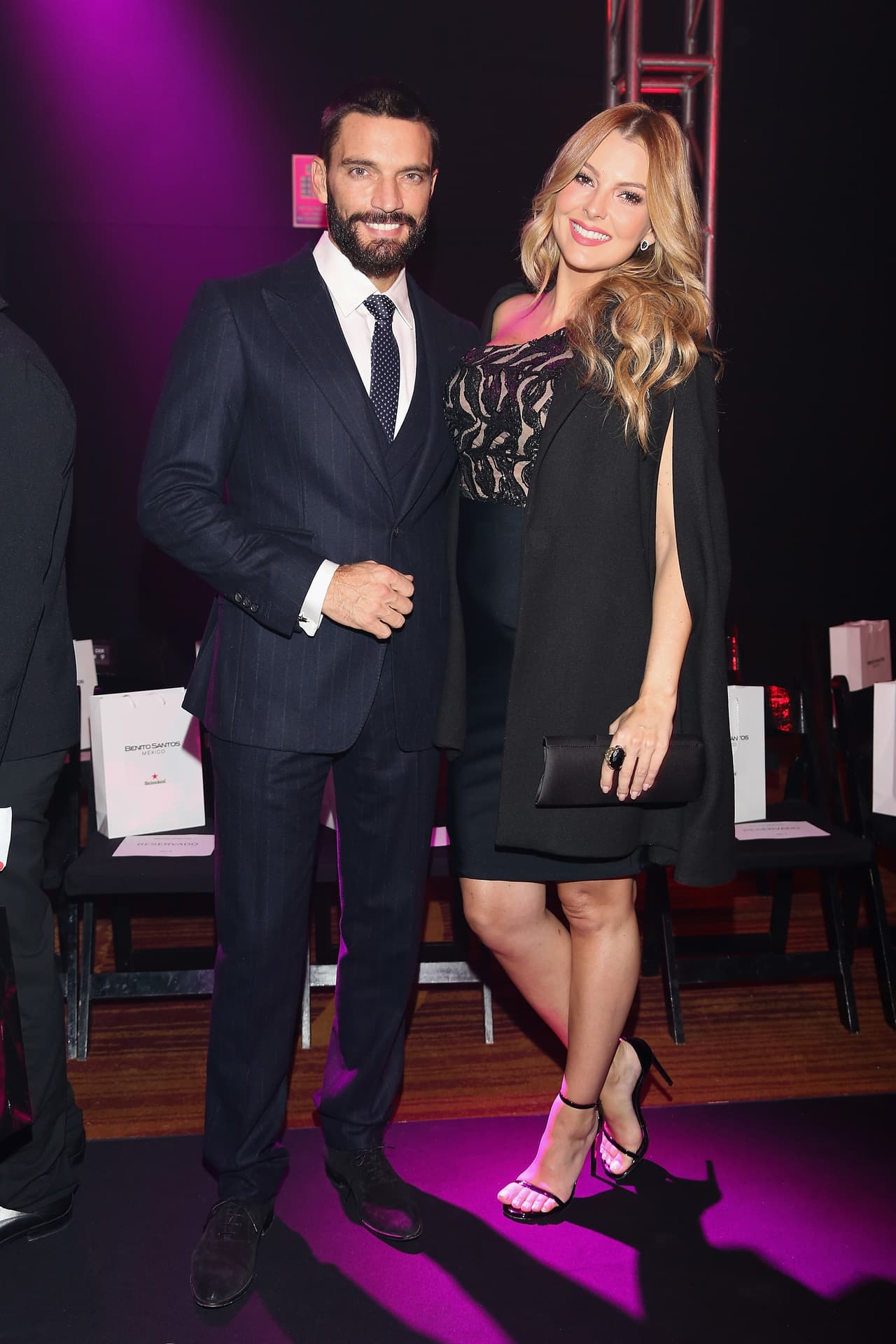 Marjorie de Sousa y Julián Gil iniciaron su historia en el 2007 cuando grabaron juntos una telenovela, le pusieron fin a su relación meses después pero el destino los juntó de nuevo en el 2014 cuando participaron en 
<b>Hasta el fin del mundo</b>. No retomaron el noviazgo ahí, sino hasta que iniciaron las grabaciones del melodrama 
<b>Sueño de amor</b> (2016). Tal parece que no estaban destinados a estar juntos, ya que han estado involucrados en la polémica por la custodia de su hijo.