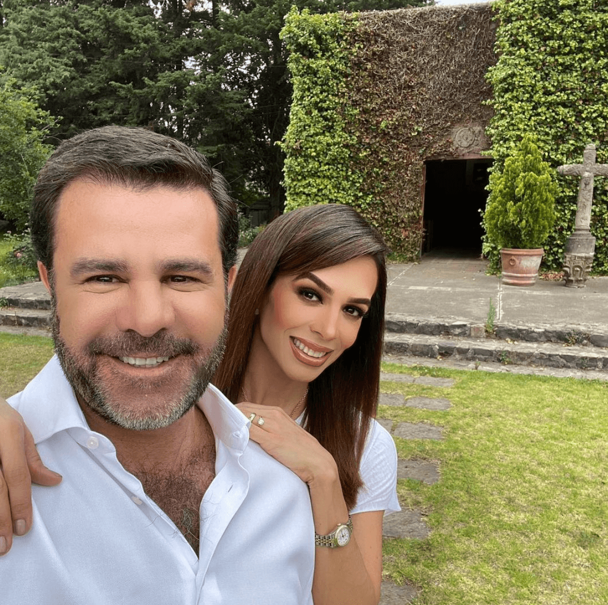 Una de las parejas favoritas del público mexicano es, sin duda, la que conforman Biby Gaytán y Eduardo Capetillo. 
<br>
<br>Se conocieron cuando formaron parte del grupo musical ‘Timbiriche’, se dejaron de ver, pero en 1992 se reencontraron y desde entonces están juntos. Tienen una numerosa familia, de cinco hijos, que no dudan en presumir en sus redes sociales.
<br>
