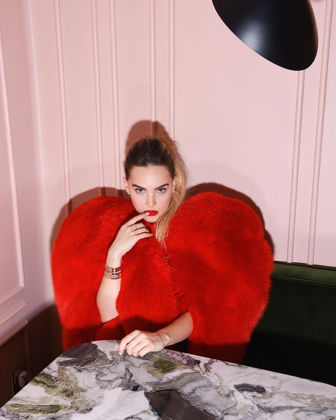 Belinda recibe regalo de ex de Nodal