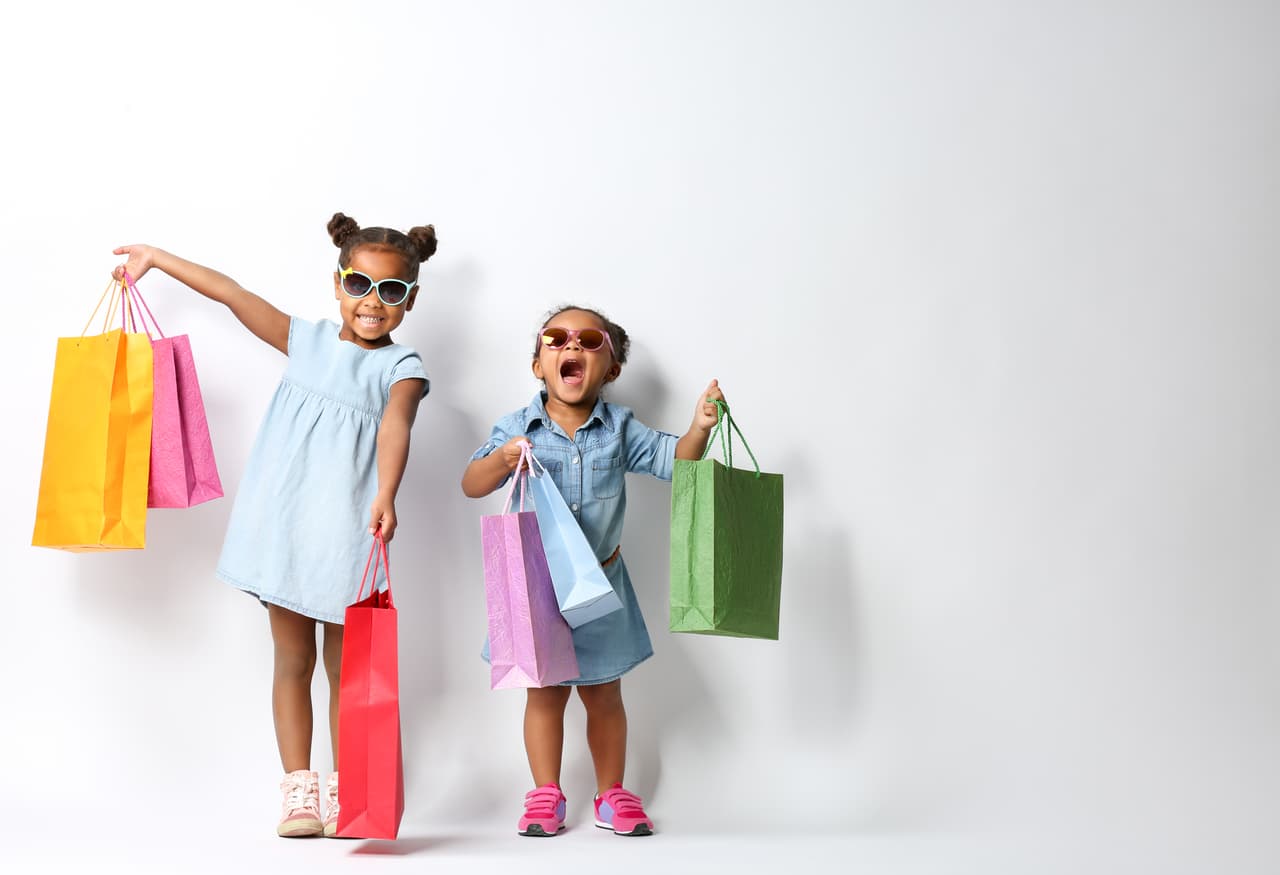Otra de las razones por las que también se cree que criar a una niña es mucho más caro que un varón influye en la moda infantil para chicas, esto debido a que la variedad de prendas suele ser vasta, con más opciones.