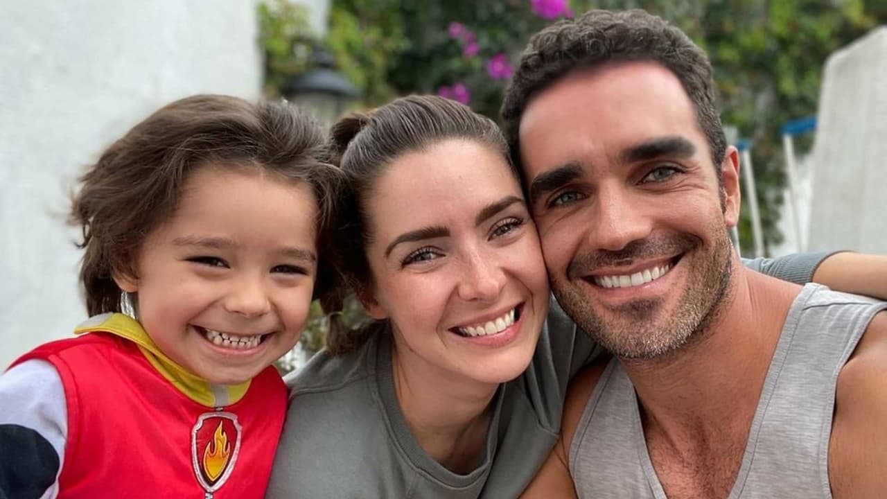 Con esferas de Disney, Ariadne Díaz presume su árbol de Navidad ‘con puntita doblada en el techo’