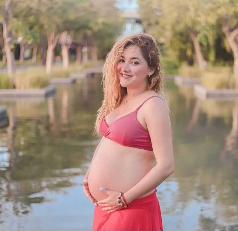En mayo del 2020, 
<b>Sherlyn</b> debutó en la maternidad pero en el parto enfrentó algunas complicaciones que por fortuna no pasaron a mayores. La artista declaró que el liquido amniótico había disminuido y el cordón umbilical había dejado de pasar oxígeno, de manera adecuada, a su bebé, André. 
<br>