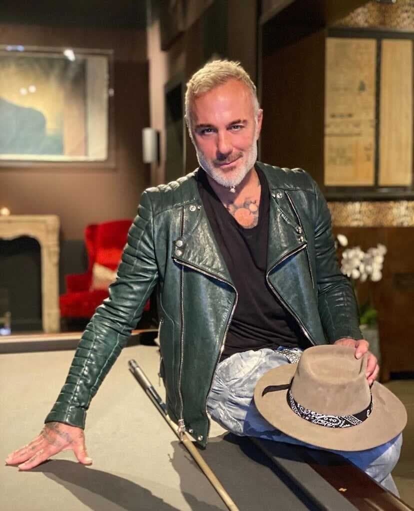Ahora Gianluca tiene un cuerpo tonificado, el cual no duda en presumir cada que puede en las fotos y videos que comparte, hecho que hace que sus fans lo adoren más.