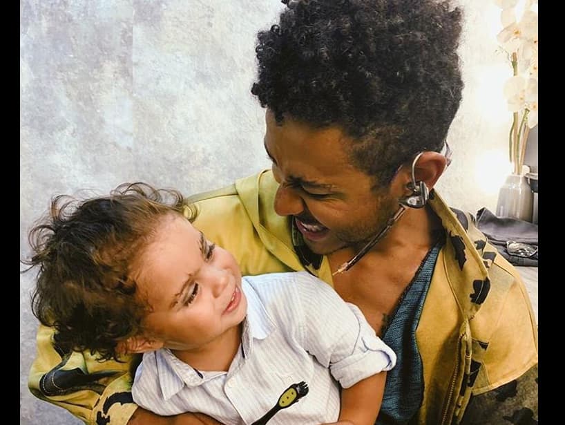 “Siempre he querido tener más hijos. Soy feliz siendo papá, soy feliz siendo tío, soy feliz con los niños que me rodean, los amo muchísimo. Entonces, cuando me enteré de esta noticia (el nacimiento de su segundo hijo) para mí fue maravilloso”, declaró a un programa de espectáculos en mayo de 2017.