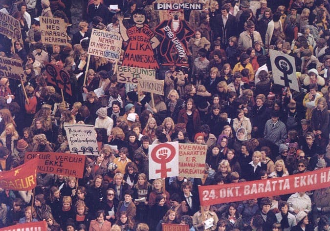 Este paro despertó al país entero, tan solo cinco años después, la población eligió a su primera mujer presidente. Además, la idea inspiró a mujeres en el resto del mundo a organizar paros en sus países para crear conciencia sobre su valor en la sociedad.
