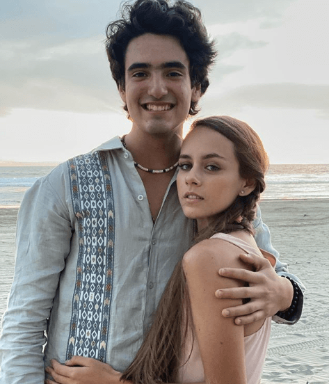 Azul Guaita y Sebastián Poza se conocieron en las grabaciones de la telenovela 'Soltero con hijas'. Y, curiosamente, al igual que sus personajes, ambos comenzaron una relación amorosa fuera del rodaje de la telenovela.