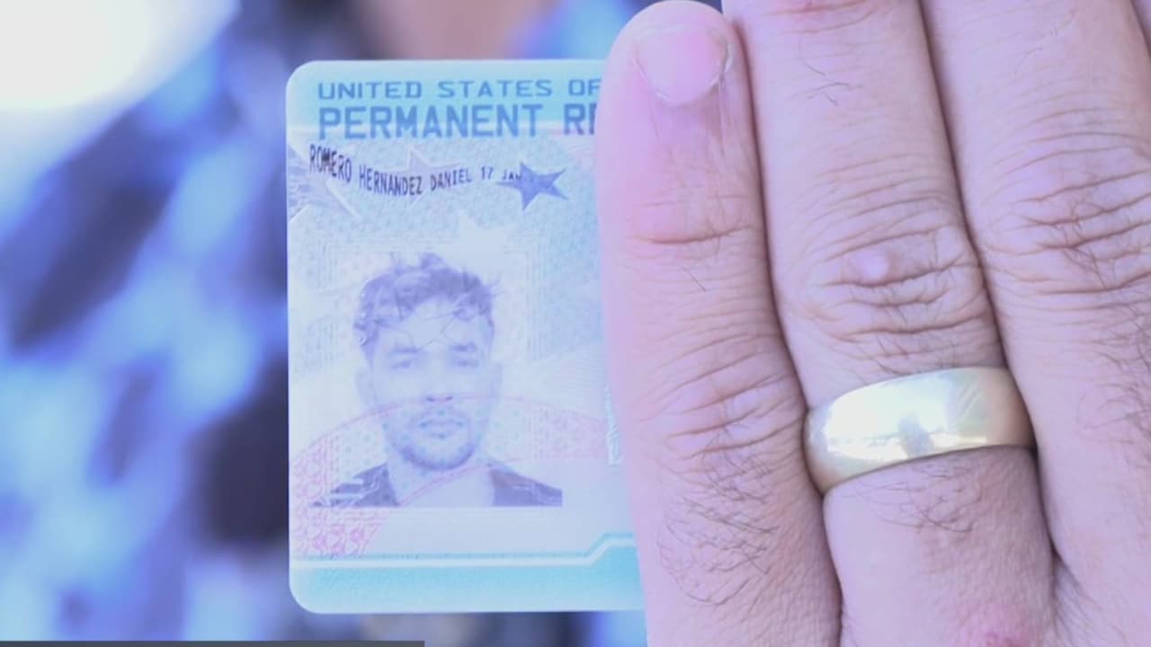 Texas: advierten a residentes permanentes por no portar su ‘green card’ en todo momento