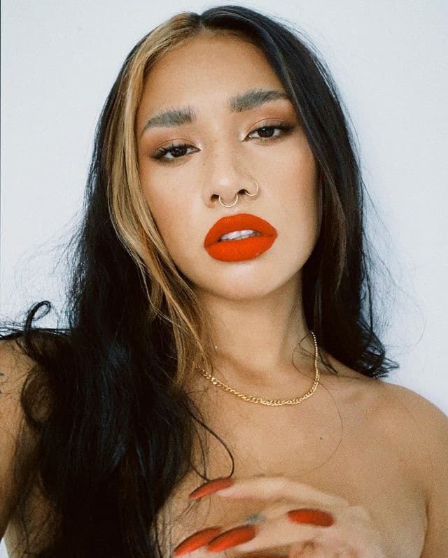 Lizeth Selene es una joven nacida en Acapulco, Guerrero, y sumamente talentosa en el ámbito de la música. A sus 21 años ya debutó como cantante en el género urbano, y en esta próxima entrega de "Rebelde" hará comenzará una nueva aventura en la actuación.