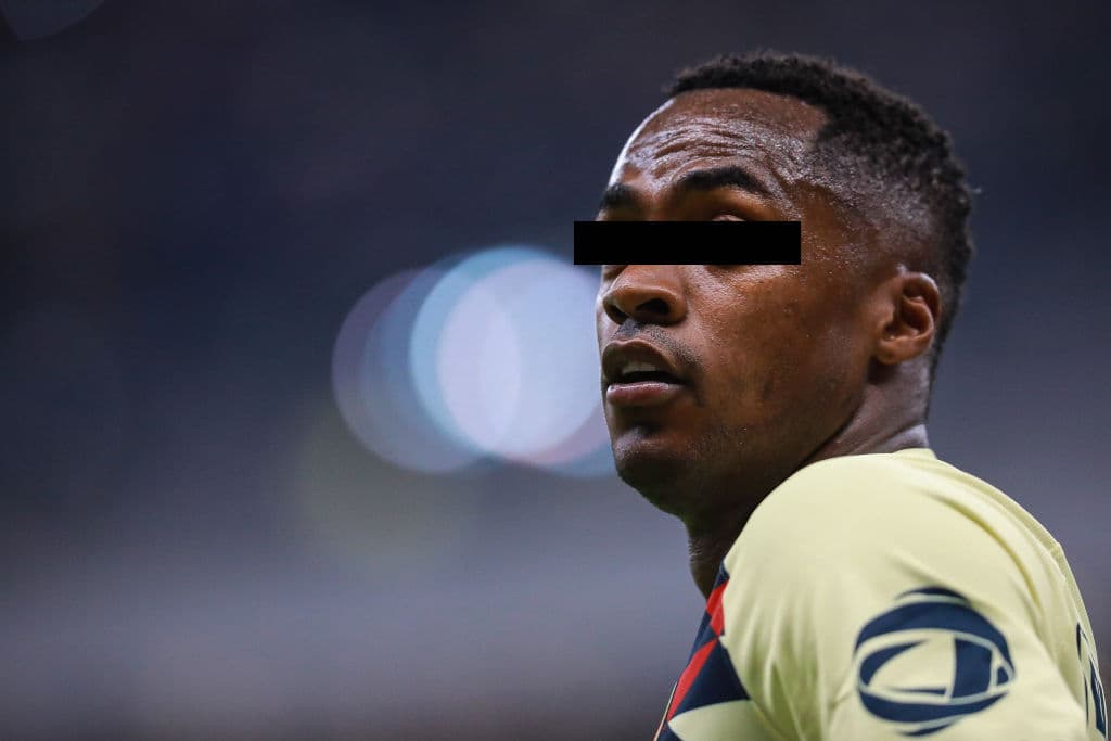 MEXICO CITY, MEXICO - SEPTEMBER 28: Renato Ibarra #30 of America gestures during the 12th round match between America and Chivas as part of the Torneo Apertura 2019 Liga MX at Azteca Stadium on September 28, 2019 in Mexico City, Mexico. (Photo by Manuel Velasquez/Getty Images)