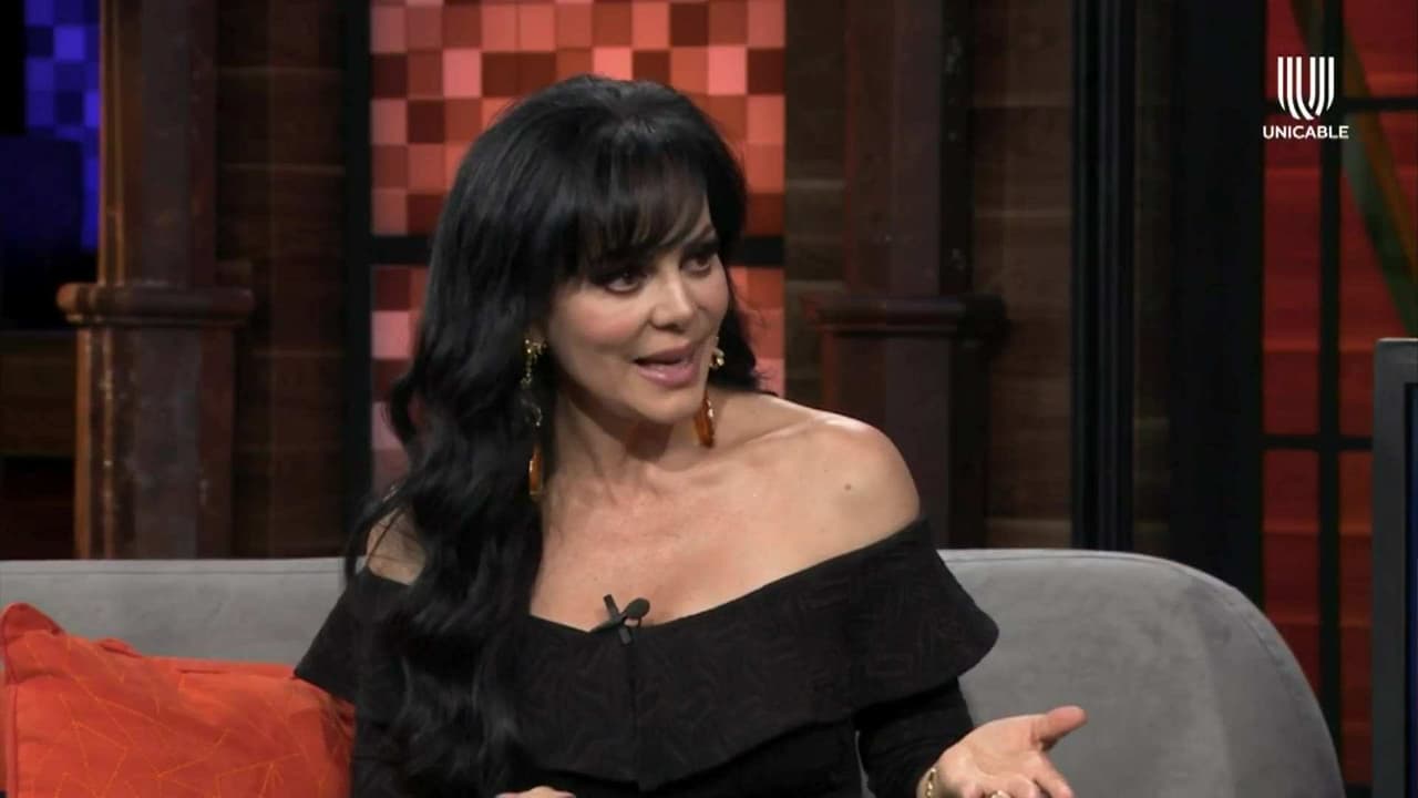 Maribel Guardia monitorea si ha subido de peso, al probarse unos jeans que usaba cuando tenía 15 años
