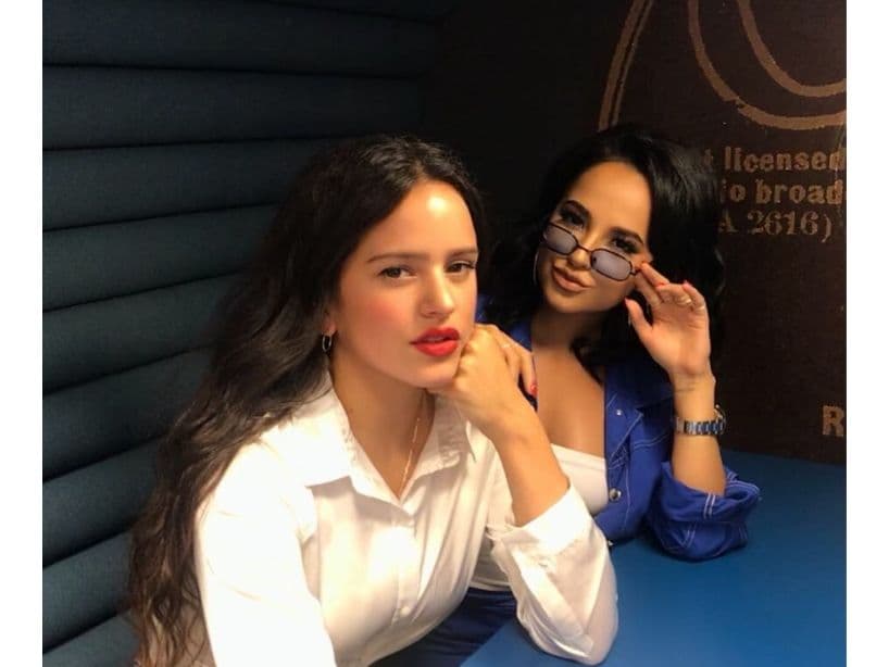 La española también se junta con Becky G, una de las reinas del urbano.