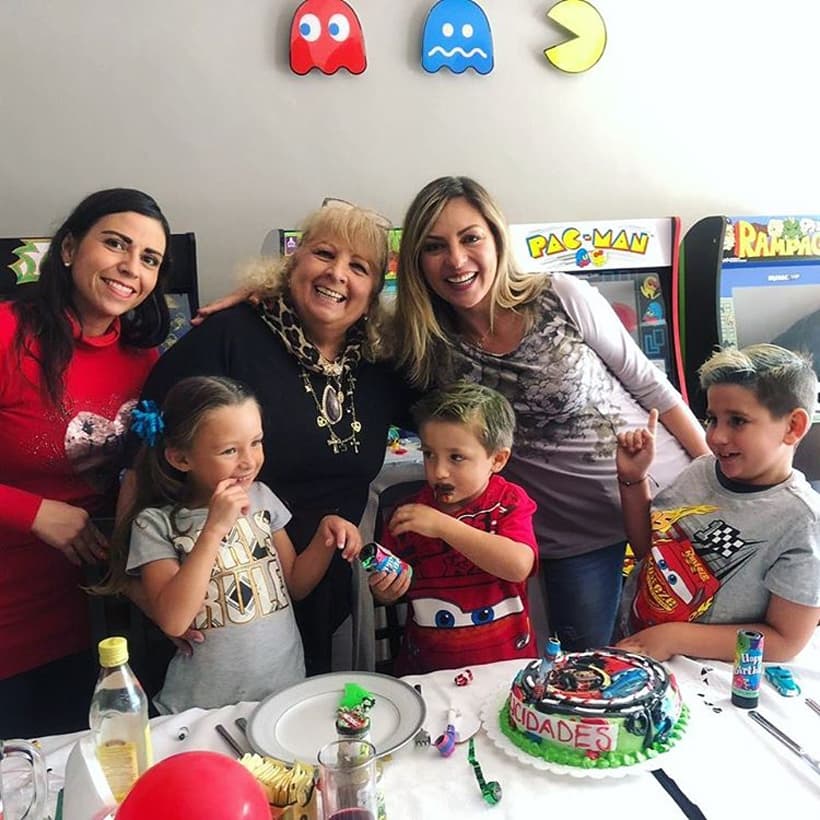 “¡Qué rápido se va la vida! Mi niño hermoso hoy hace 4 años cambió mi mundo con su llegada, cambiaron mis prioridades y soy muy feliz contigo a mi lado. Has hecho que conozca un amor puro e irrepetible. Te amo”, escribió la cantante en el cumpleaños de su retoño Salvador el pasado 6 de octubre.