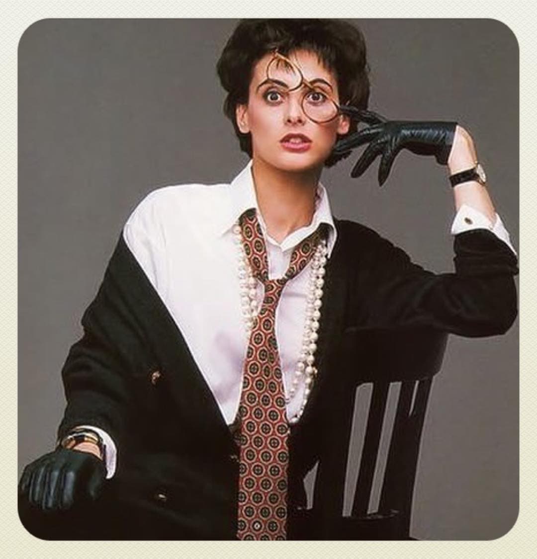 Inés de la Fressange. Musa de los años 80, cuando Karl tomaba el mando de Chanel, la modelo tuvo una relación difícil con Lagerfeld; sin embargo, volvieron a colaborar a partir de 2011 en varios desfiles.