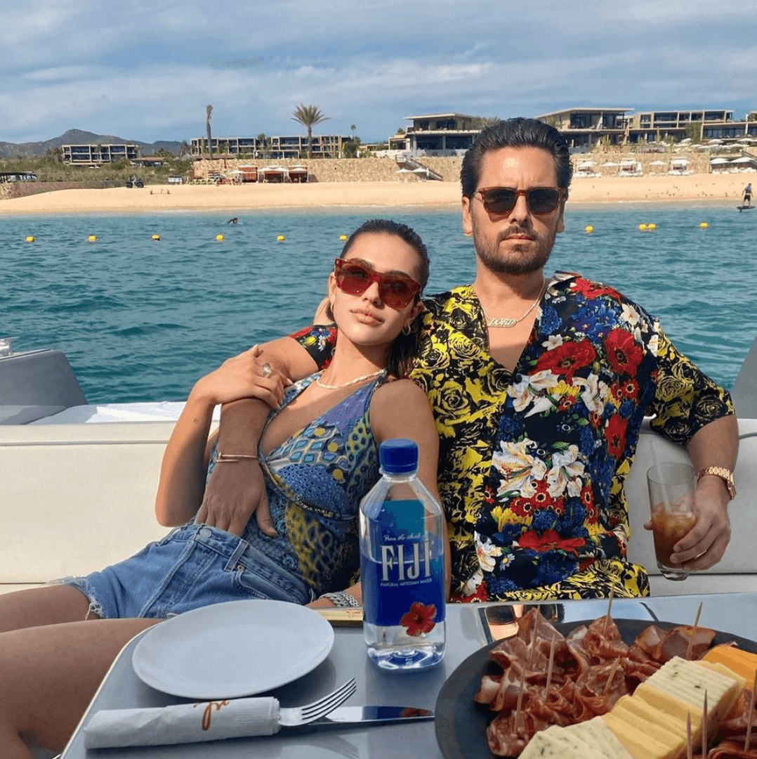 Scott Disick sorprende a su novia con lujoso regalo de cumpleaños