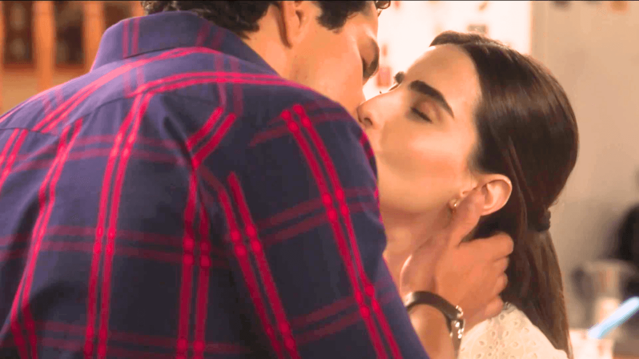 Franco sorprende a Lucía con un beso | Monteverde | Capítulo 6