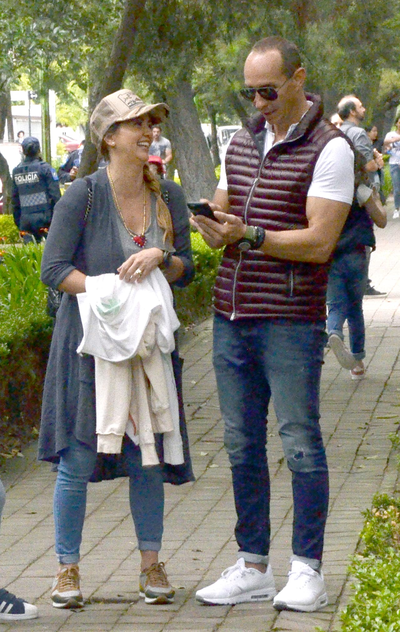 Durante el encuentro, ambos intercambiaron sus números de teléfono. Esa misma madrugada, el integrante de Timbiriche le llamó a la conductora para hablarle de sus sentimientos.
