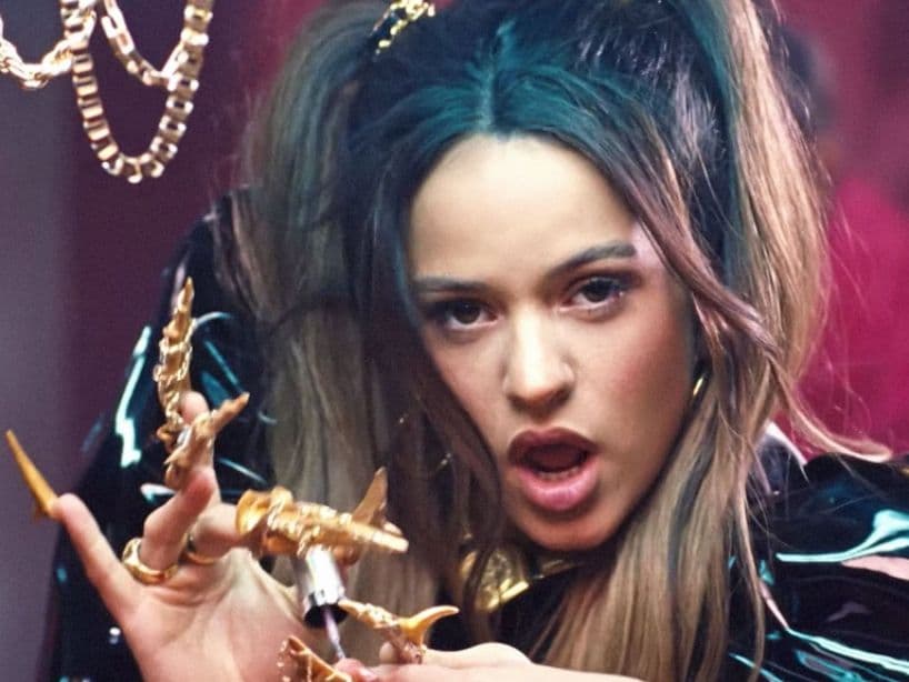 El nuevo sencillo de Rosalía, "Aute Cuture", fue una sensación entre los usurarios de redes sociales amantes de los memes, todo gracias a sus extravagantes y largas uñas.