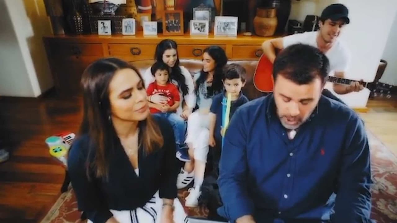 Eduardo Capetillo festeja sus 50 años cantando junto a toda su familia
