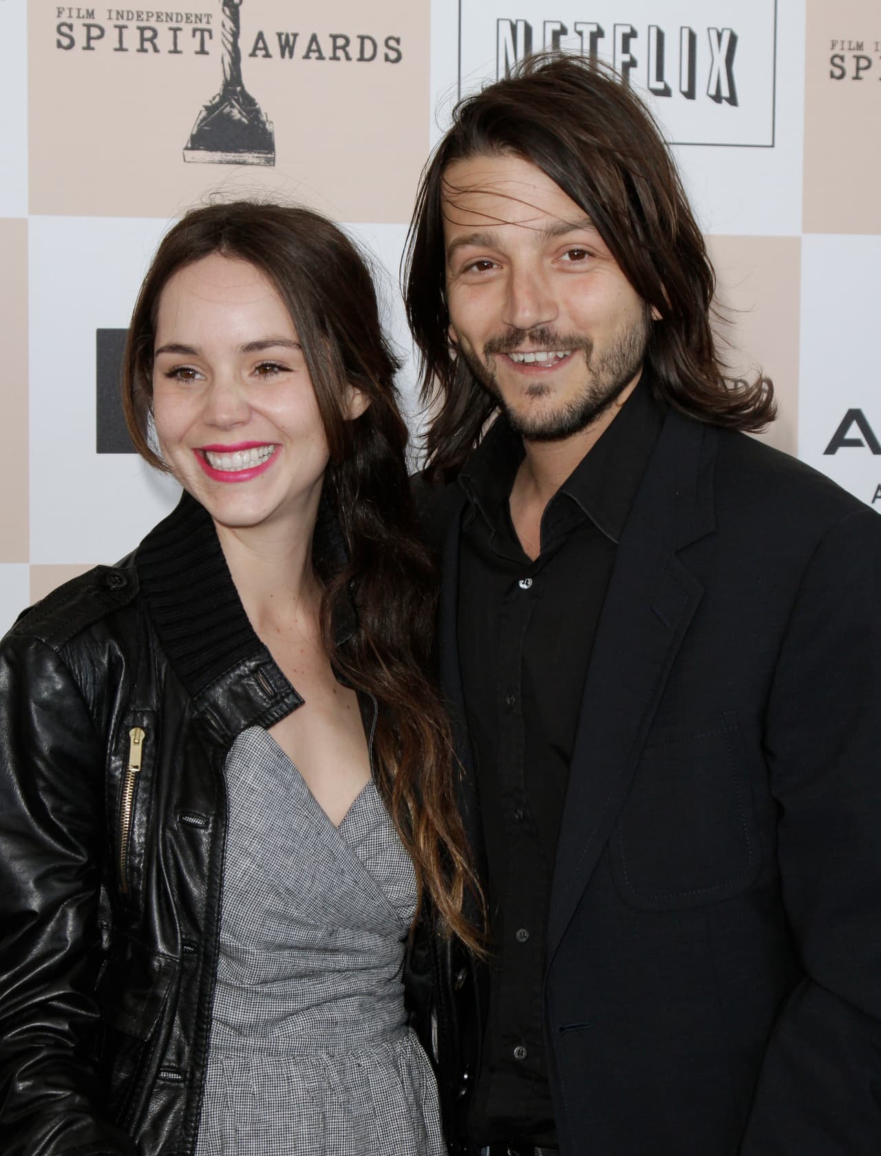 En el 2007, conoció a
<b> Diego Luna</b> cuando filmaron juntos la película 'El búfalo de la noche' (2007). Un año después se casaron y fueron padres de Jerónimo y Fiona. Su matrimonio terminó en el 2013, pero llevan una excelente relación por el bien de sus retoños.