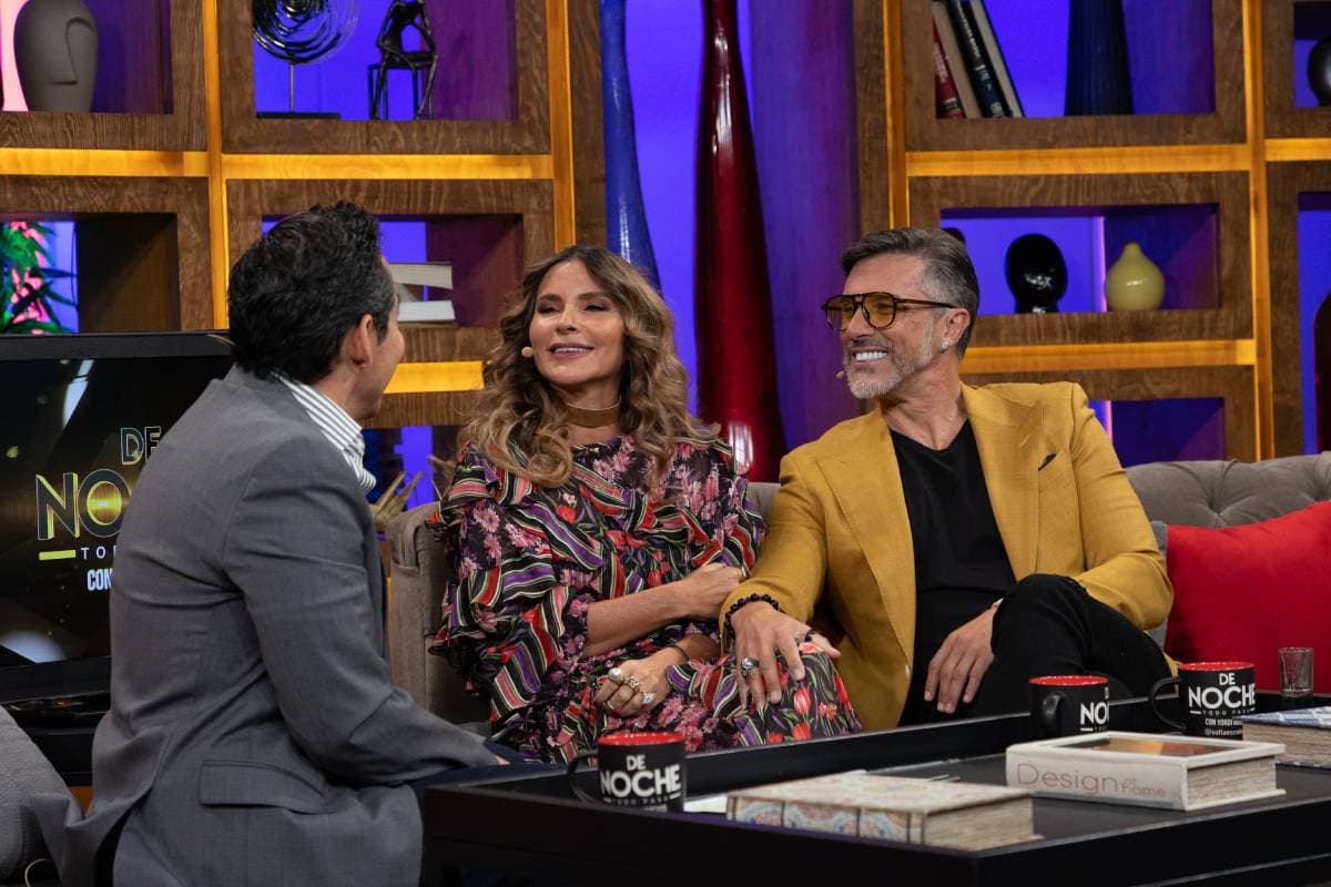 Issabela Camil y Sergio Mayer hablarán en 'De noche con Yordi de cómo han sido sus 17 años de matrimonio.
