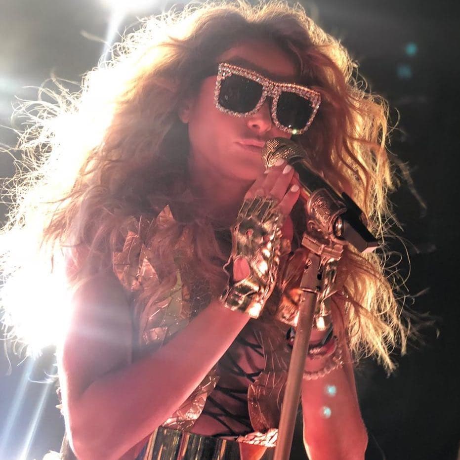 Paulina Rubio felicita a Susana Dosamantes por su trayectoria artística de 50 años