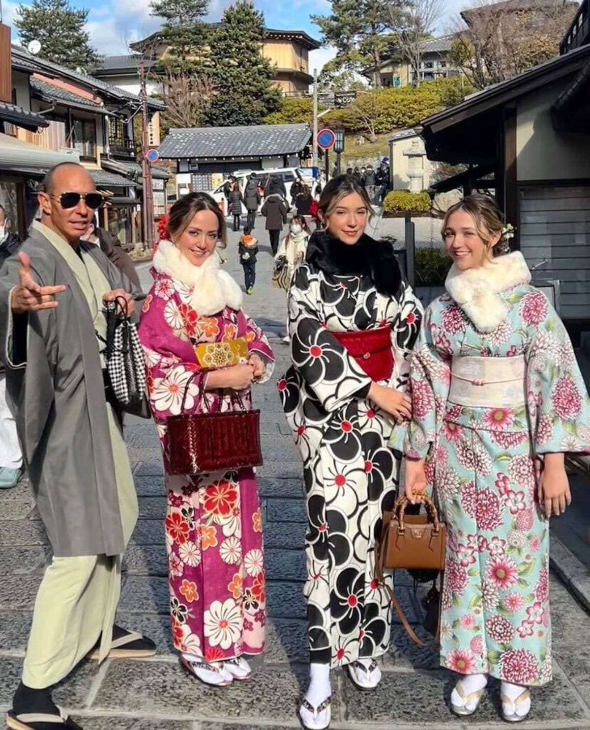 Andrea Legarreta y Erik Rubín celebran los 16 años de su hija Nina en Japón