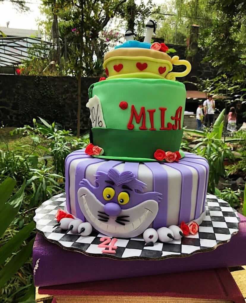 La celebración tuvo una decoración de ensueño, en la que hubo una gran mesa de dulces, juegos, y un enorme pastel.