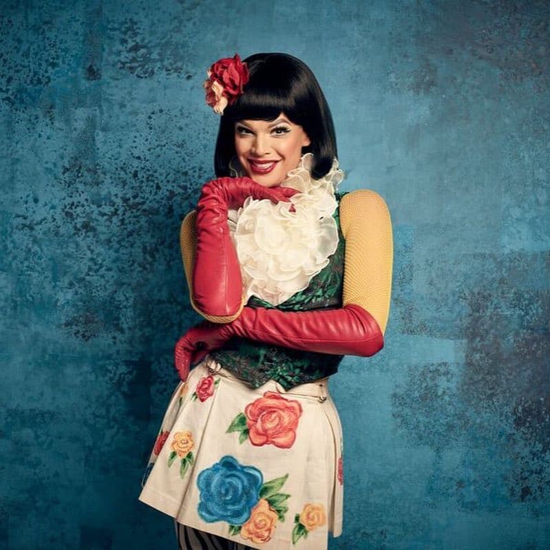 Valentina le enseña al munda un poco de la cultura latina