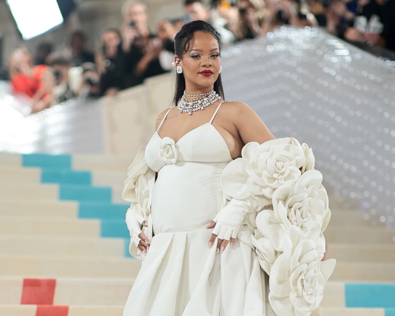 NEW YORK, NEW YORK - MAY 01: Rihanna attends The 2023 Met Gala Celebrating "Karl Lagerfeld: A Line Of Beauty" at The Metropolitan Museum of Art on May 01, 2023 in New York City. (Photo by Dimitrios Kambouris/Getty Images for The Met Museum/Vogue )