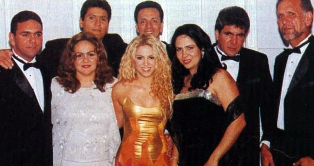 Shakira y sus hermanos en una fiesta familiar