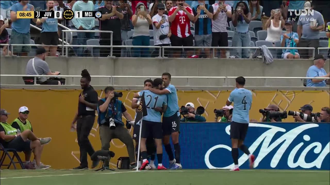 ¡Gol del Manchester City! Jeremy Doku marca el primero de la tarde en apenas 9 minutos