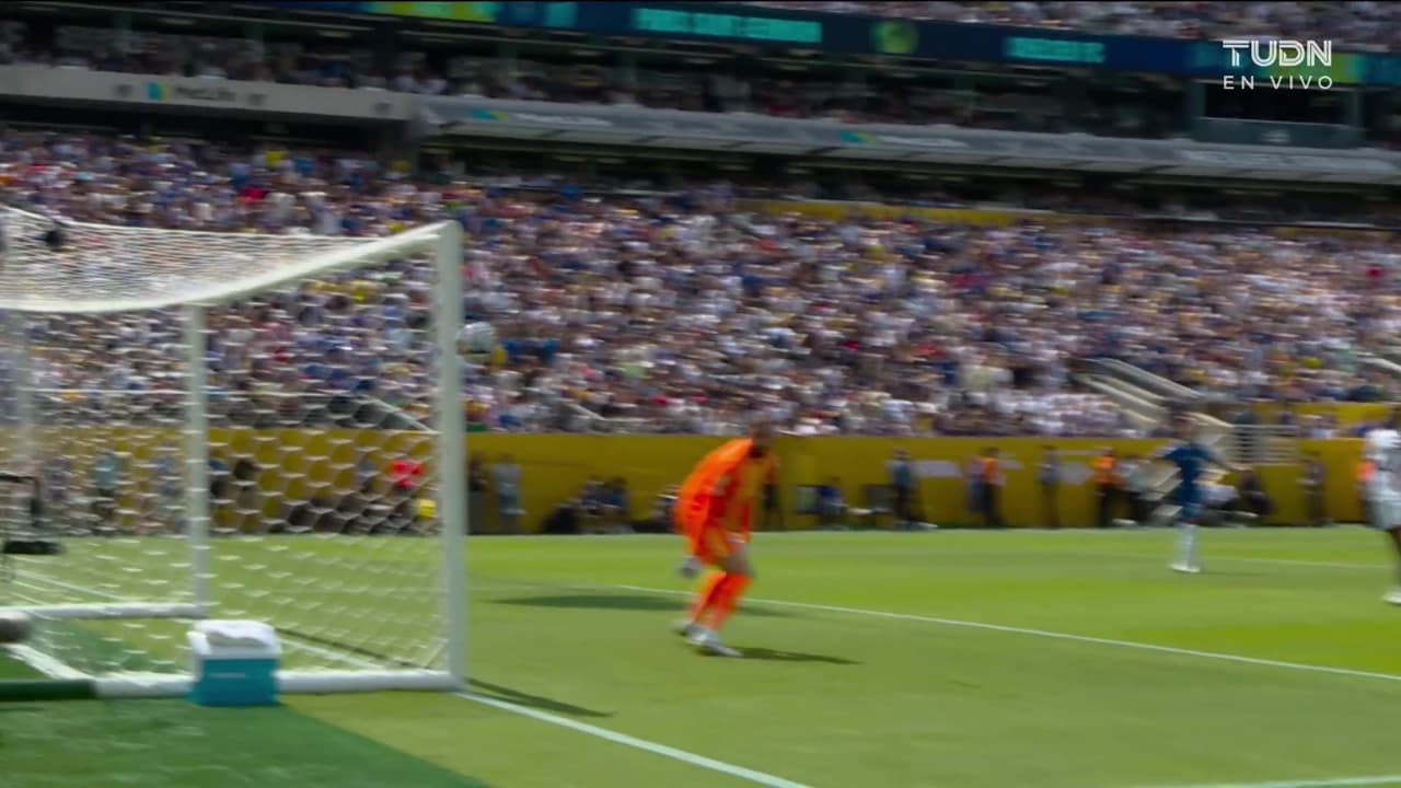 ¡Se salva el PSG! El remate de Palmer se va apenas por un costado
