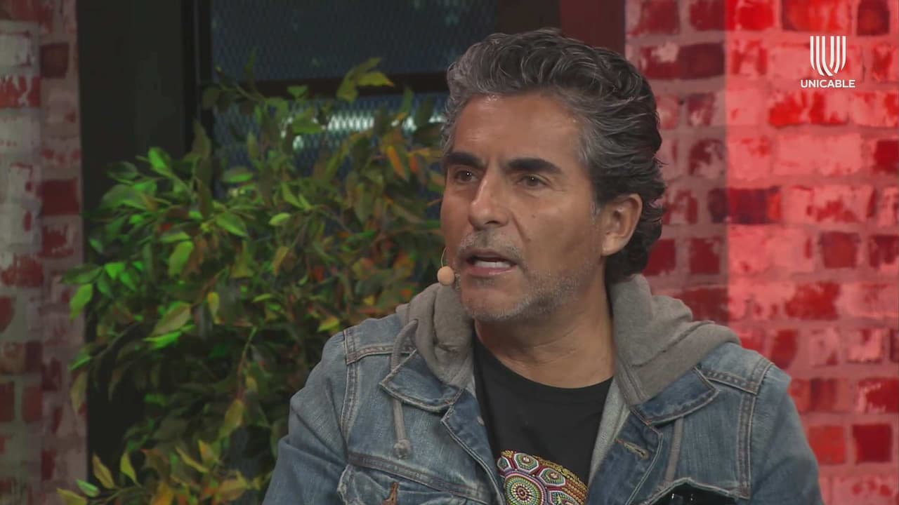 Raúl Araiza revela que una vez durmió con una chica y esta aprovechó para robarle hasta la tele