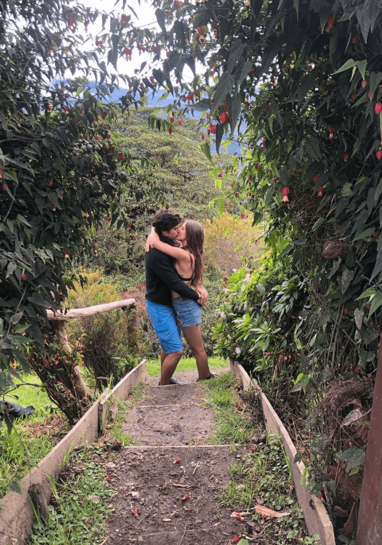 Cuando ambos terminaron con sus respectivas parejas, decidieron darse una nueva oportunidad al amor.
<br>
<br>El 15 de junio del 2019, los actores publicaron en Instagram esta fotografía, en la que aparecen besándose, confirmando su noviazgo. “Hey @danilocarrerah, te amo”, escribió la actriz.