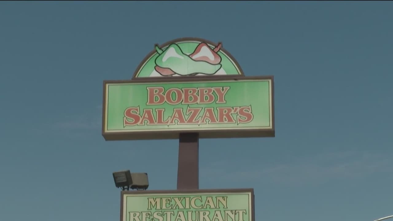Hombre es acusado de incendiar su restaurante mexicano para cobrar casi un millón de dólares