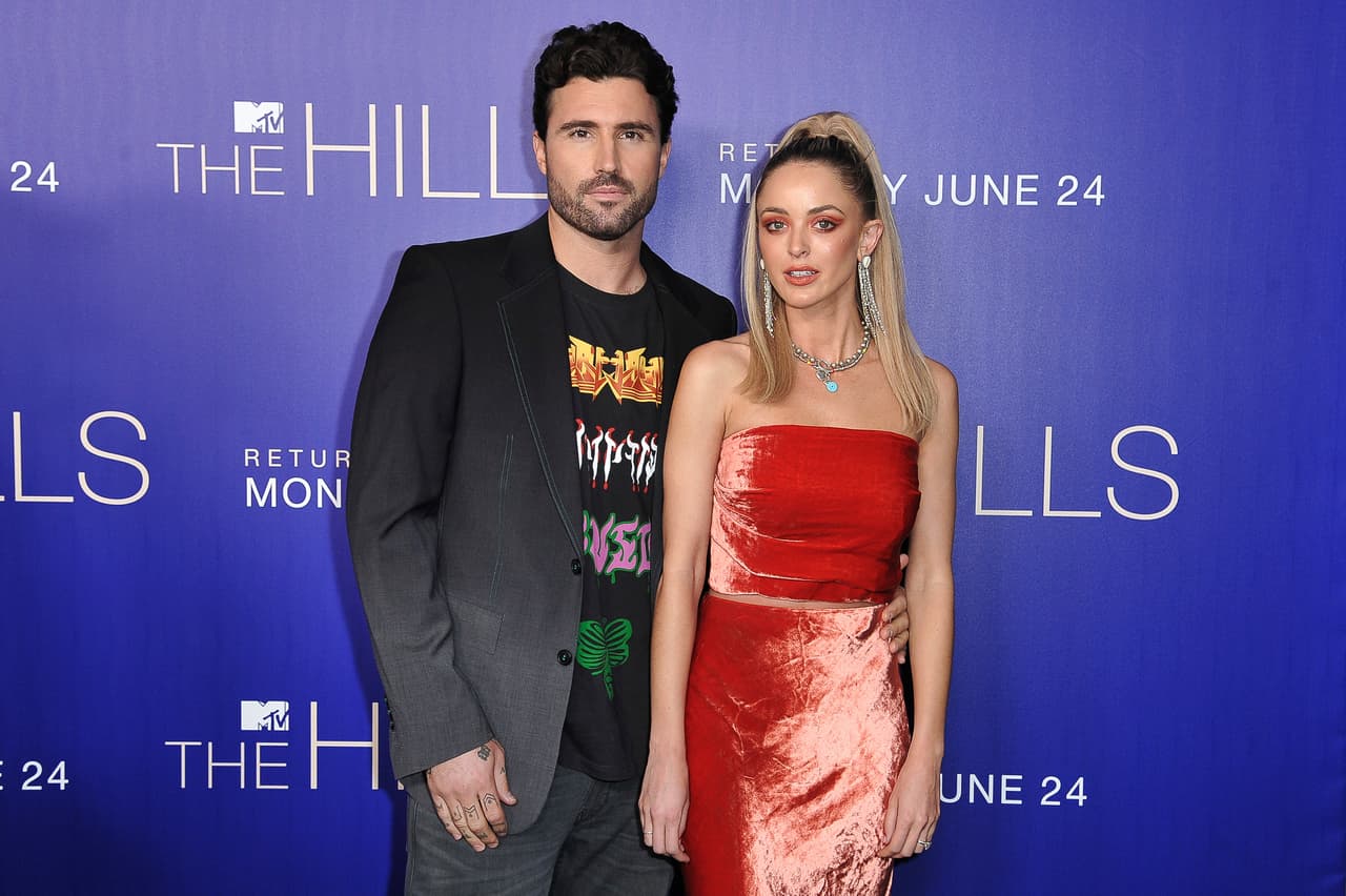 Al mismo tiempo, se hicieron públicas imágenes de la ex estrella Disney besándose con Kaitlynn Carter, quien se separó hace una semana de su esposo, Brody Jenner, el medio hermano de Kylie y Kendall.
