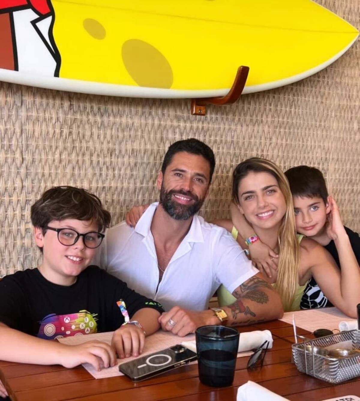 Michelle Renaud y Matías Novoa vacacionan por primera vez junto a sus hijos
<br>